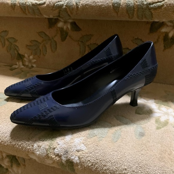 Tod’s Classic Patent Leather Heels - Picture 2 of 7